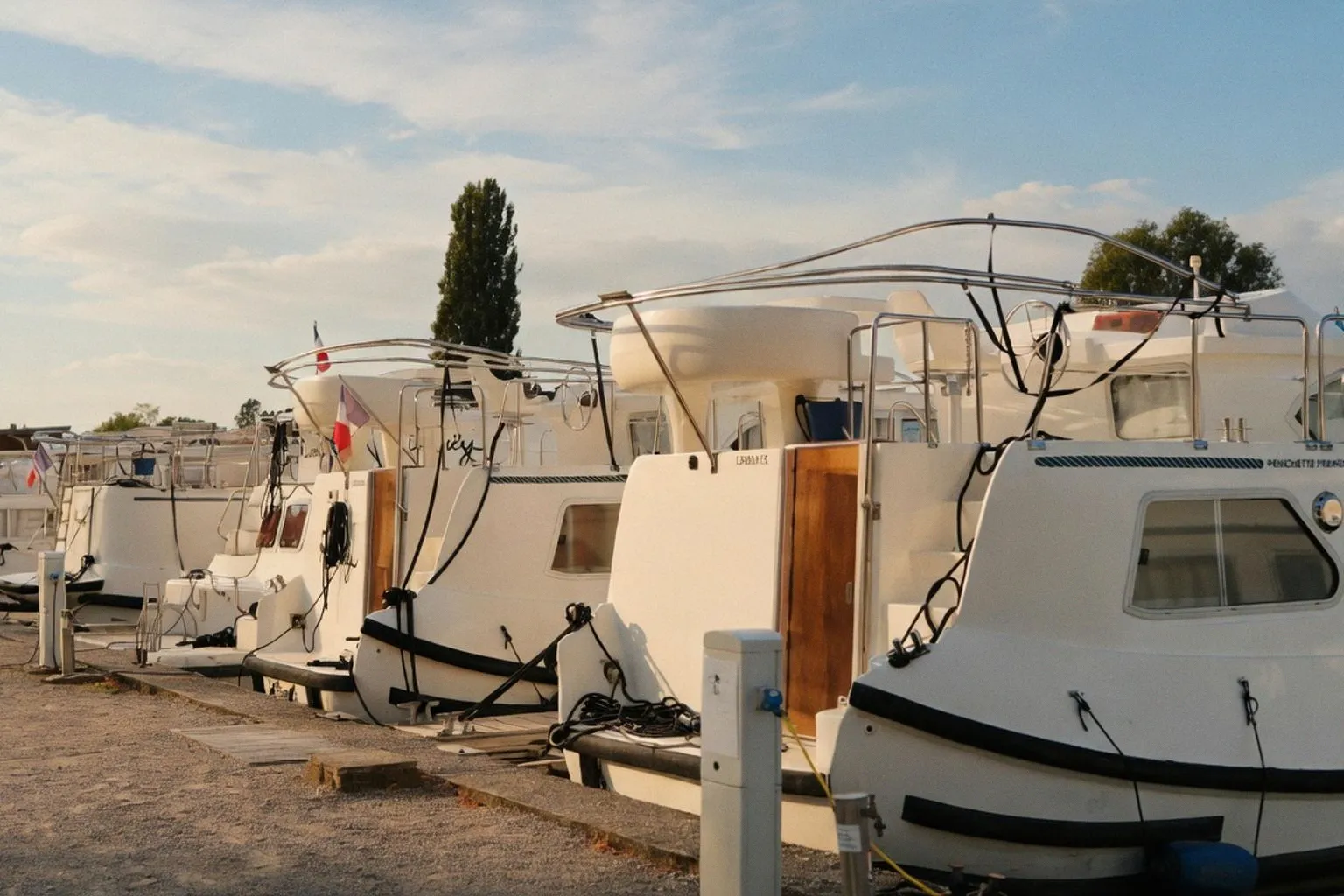 Canal du Centre : comment les loueurs de bateaux s'adaptent aux fortes chaleurs
