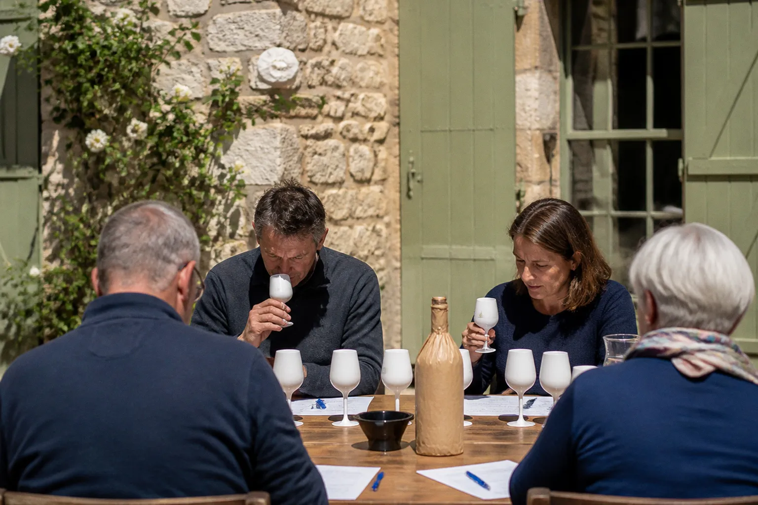 Dégustation à l'aveugle au gîte : plan d'organisation