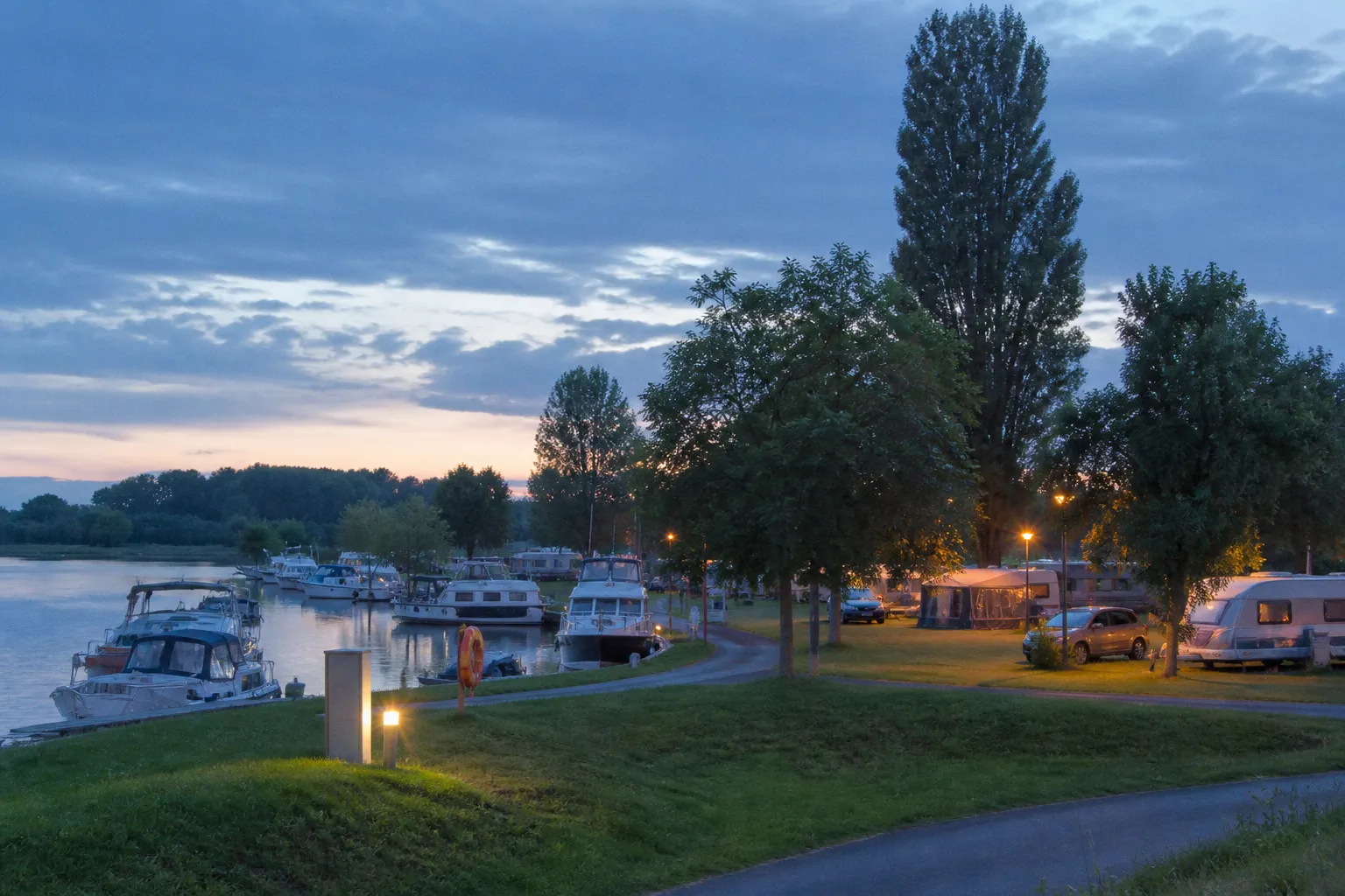 Le camping du Port de Plaisance à Péronne : un modèle d'hospitalité pour vos projets locatifs