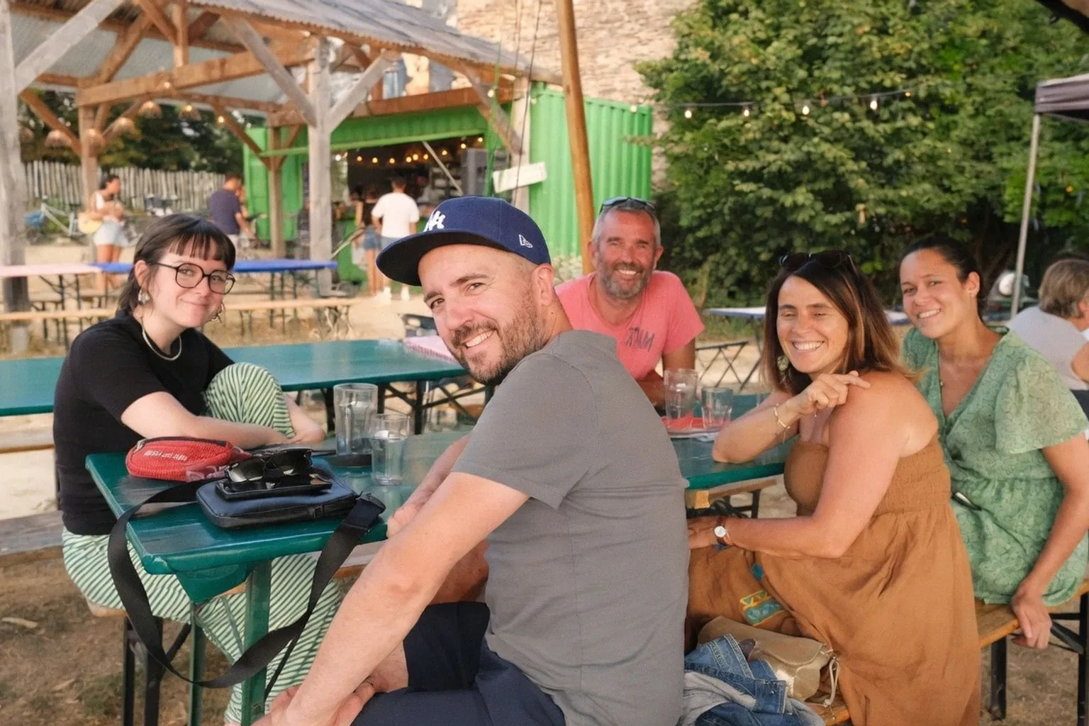 Pourquoi le charme des guinguettes est devenu l'atout maître de vos séjours en gîte