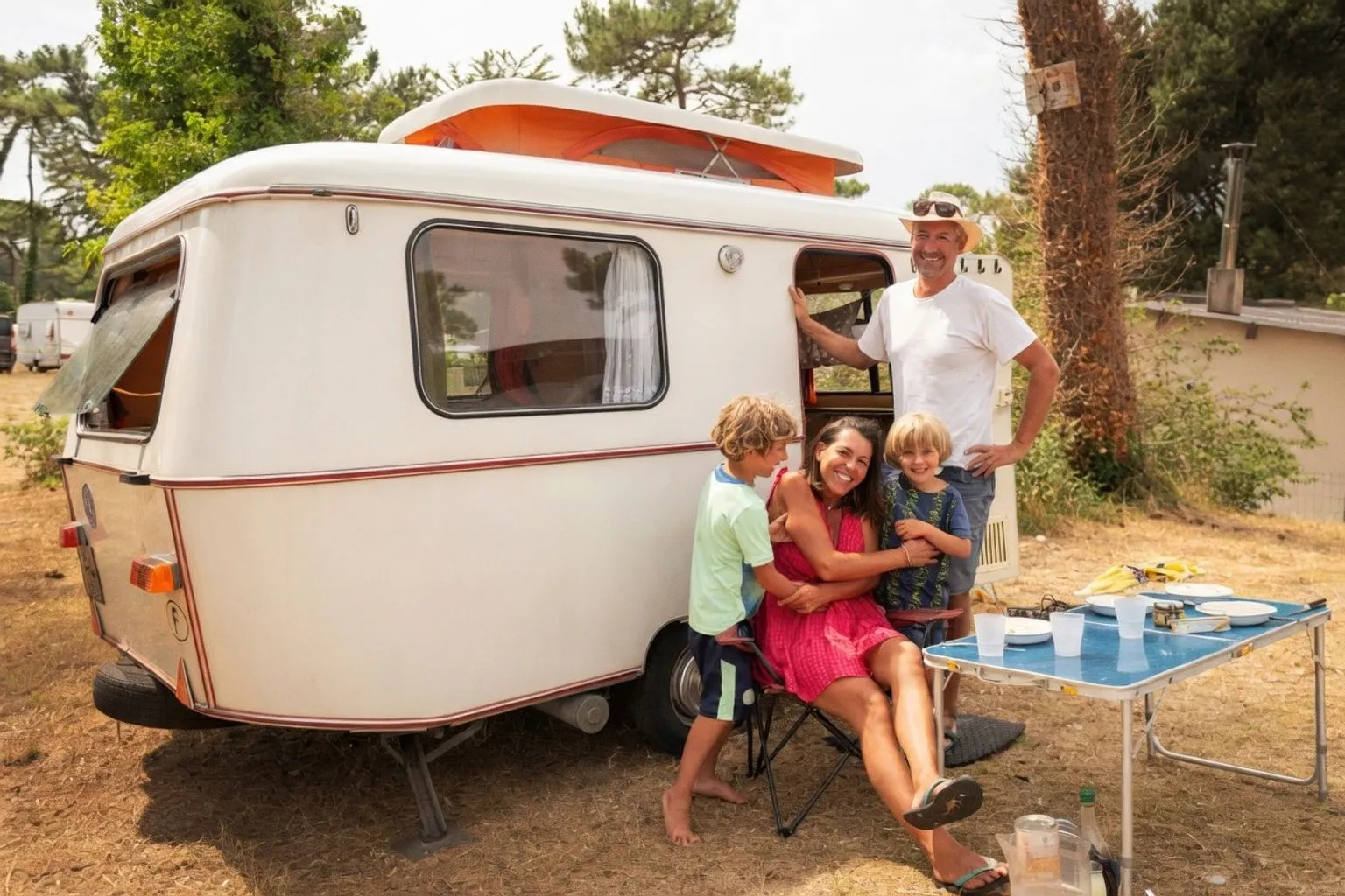 Pourquoi les vacanciers délaissent les grandes demeures pour le camping en Bourgogne