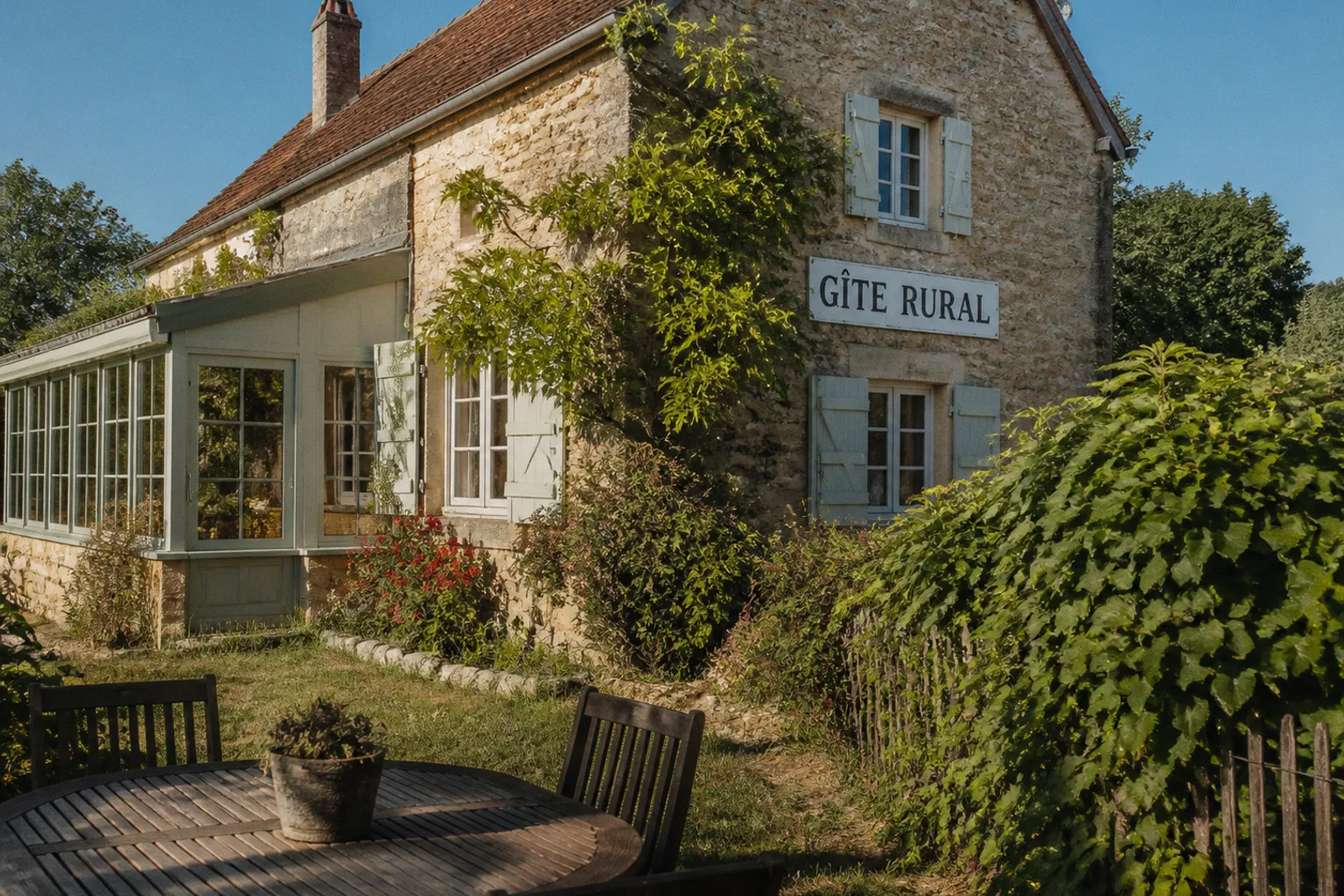 Réouverture des gîtes en Bourgogne : comment vérifier la disponibilité réelle de votre séjour