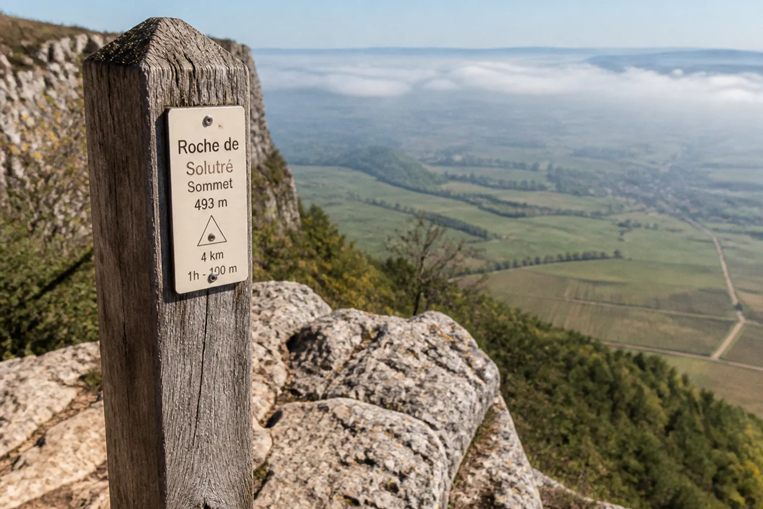 Roche de Solutré : la métamorphose du sentier de randonnée